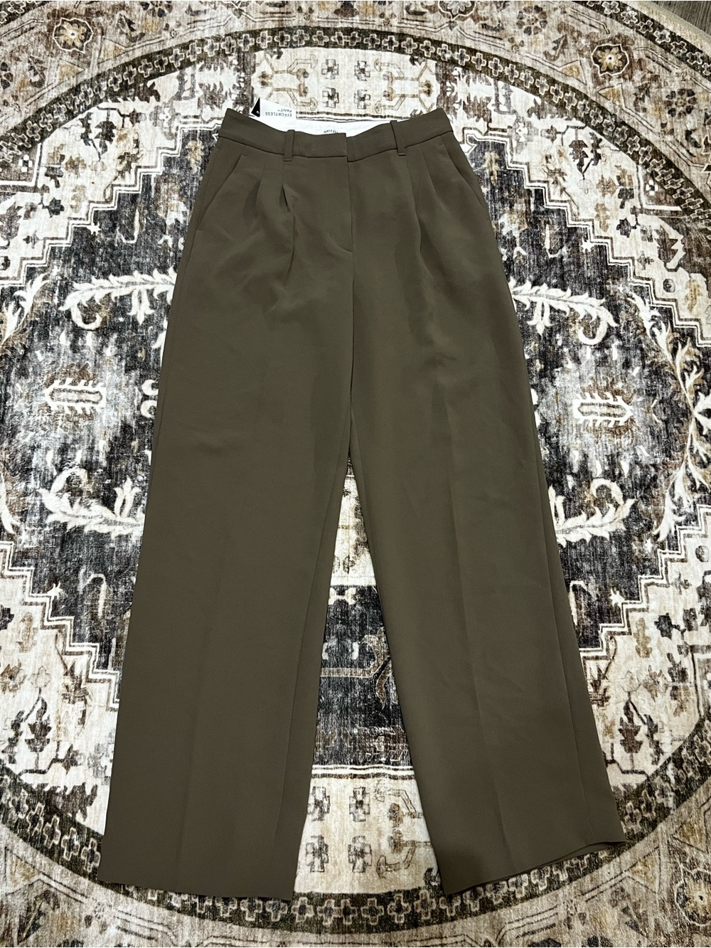 NWTs Aritzia The Effortless Pant™ - Crepette™